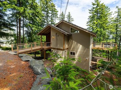 2986 Hales Passage Drive