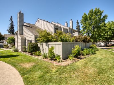 251 Leveland Ln APT C