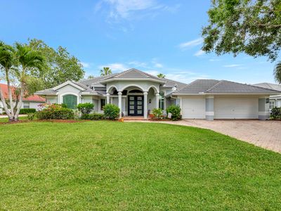 2703 SW Glenmoor Way