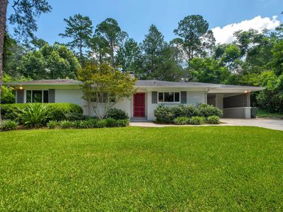 2111 Lee Ave