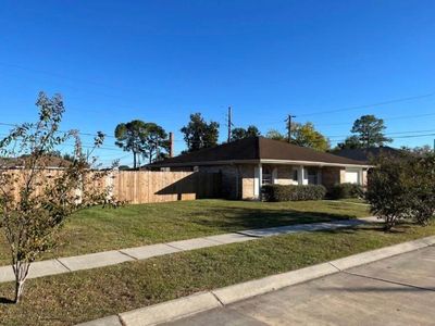 2401 Creely Dr