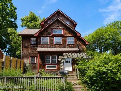825 High St