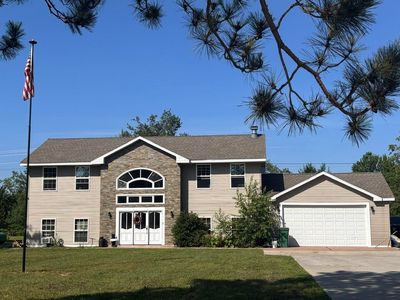 8444 Pineview Dr