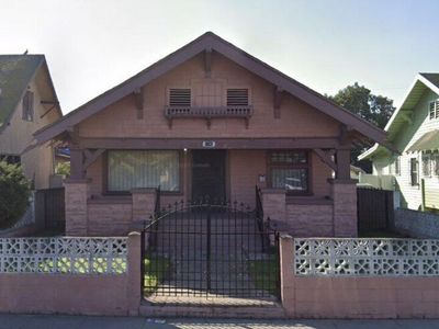 1140 W 51st Pl