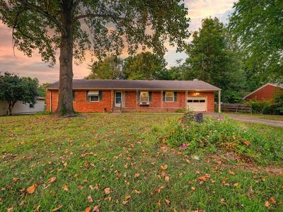 3911 Locust Hill Dr