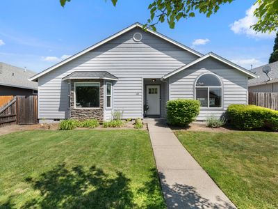 145 SW Vicki Ln