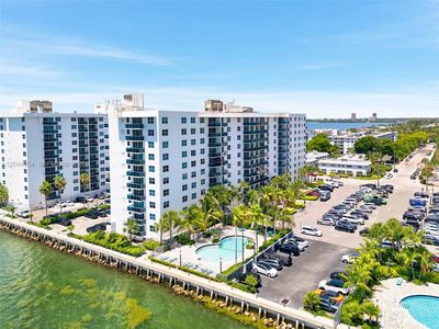 7501 E Treasure Dr APT 2S