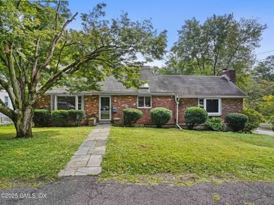 11 Perna Ln