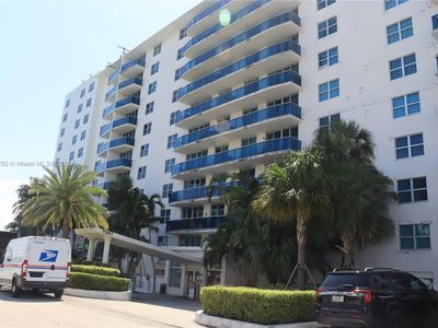 7501 E Treasure Dr APT 3K