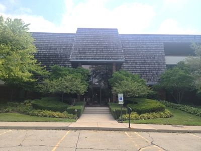 Property at 100 Red Top Dr APT 303, Libertyville, IL