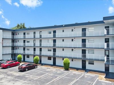 447 NE 195th St APT 414