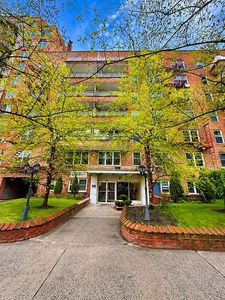 2815 Ocean Pkwy APT 2D