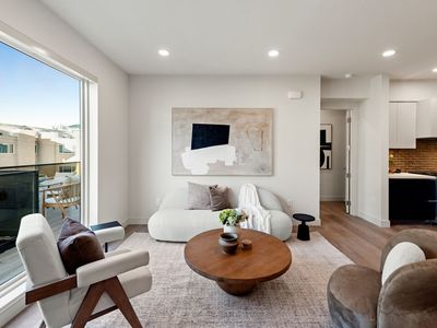 505 Barrington Ave #405