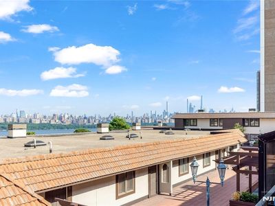 300 Gorge Rd APT 8