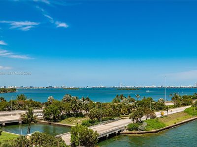 600 NE 36th St APT 706