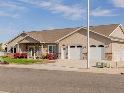 3331 Owens Ave