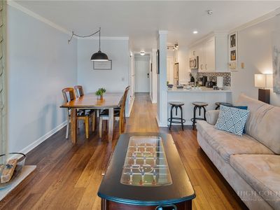 301 Pinnacle Inn Road #1110