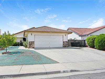 3871 Roxbury Dr