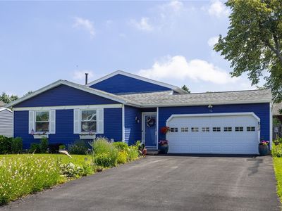 52 Constance Way E