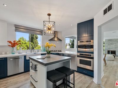 1129 Larrabee St APT 8