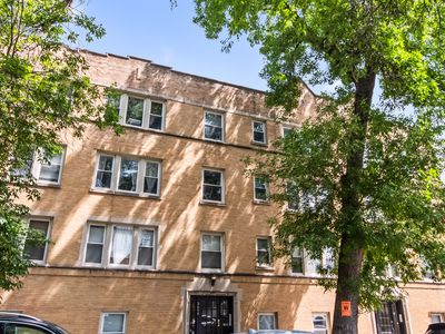 3652 W Belle Plaine Ave Unit 304
