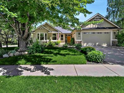 830 E Thunderbird Ct