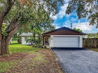 1402 CRYSTAL COURT