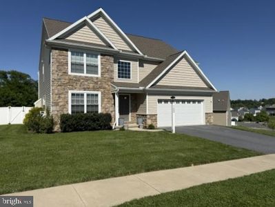 100 Magnolia Ln