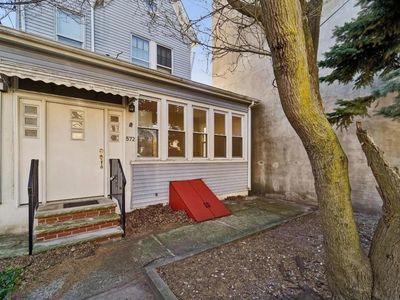 572-1 Gregory Ave