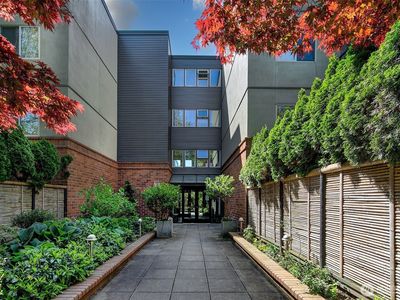 275 W Roy Street #212