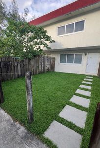 1560 NE 151st St APT 102