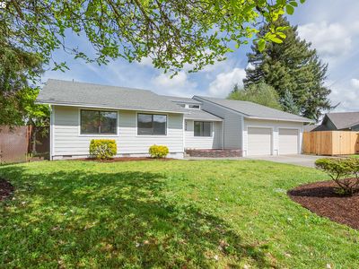 Property at 1676 NW Youngwood Ct, Roseburg, OR