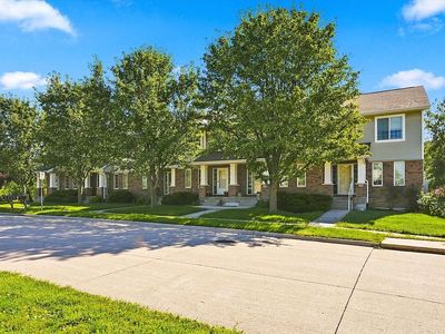 228 Broadmoor Ln