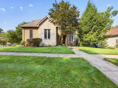 1048 E Chris Ln