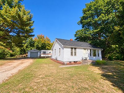 8196 Ludington Dr
