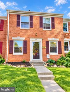 27 Midline Ct