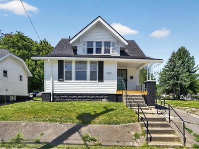 2110 S Grand Traverse St