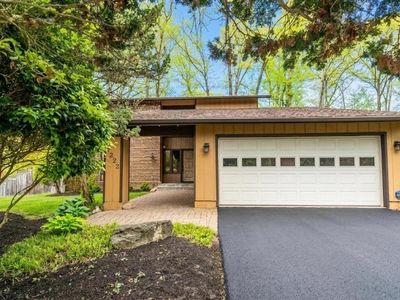 5222 Bradfield Dr