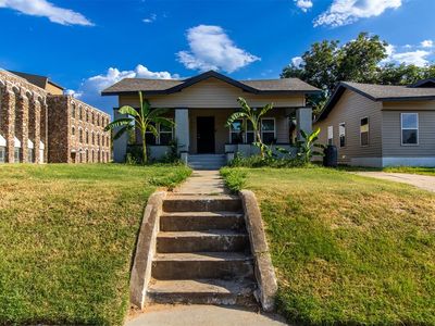 1017 E Main St