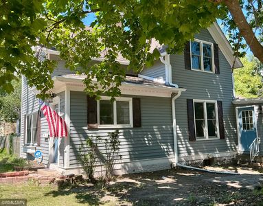 704 Mulberry St W