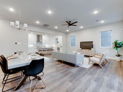 1422 W 34th 1/2 St
