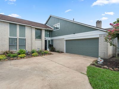 Property at 403 Banyan St, Lake Jackson, TX