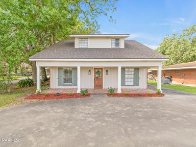 1402 Parkview Dr