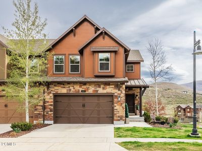 1104 W Abigail Dr