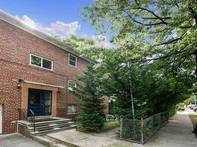 5834 Fieldston Rd