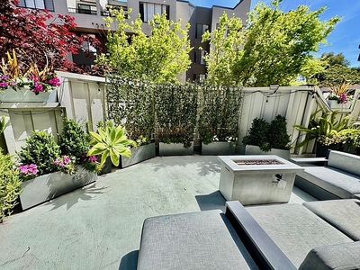 150 Lombard St APT 101