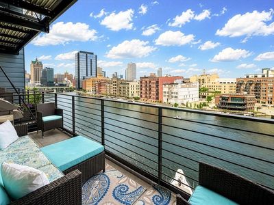 106 W Seeboth STREET #616