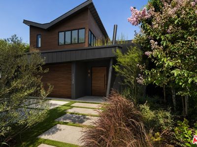1130 N Poinsettia Pl