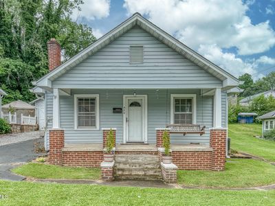 320 Virgil Ave