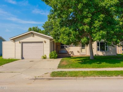 2113 19th Ave W
